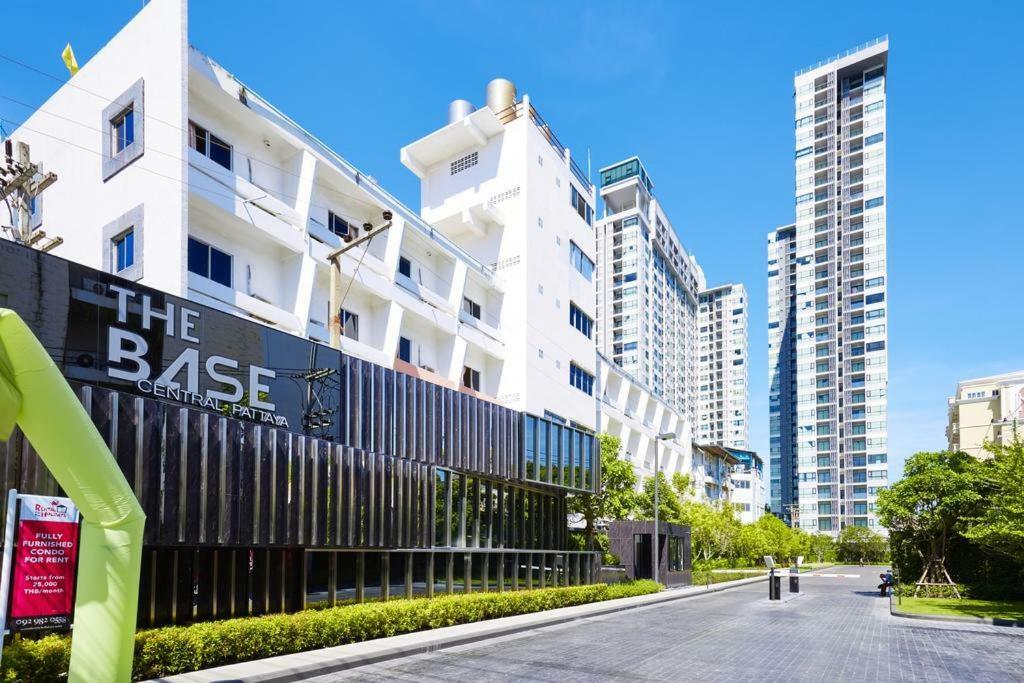 The Base Deluxe Apartment Pattaya Exterior photo