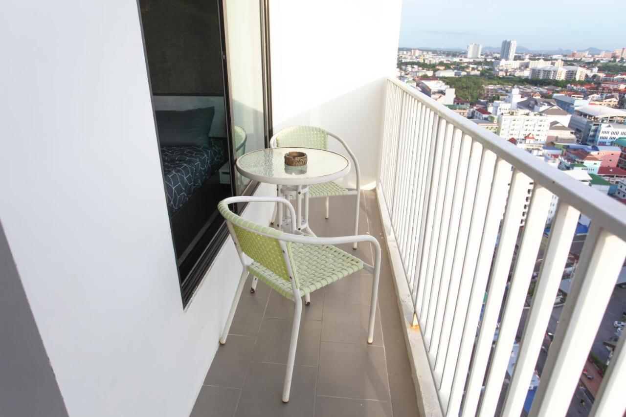 The Base Deluxe Apartment Pattaya Exterior photo